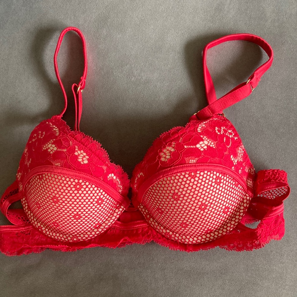 Red push-up bra , never worn 34a